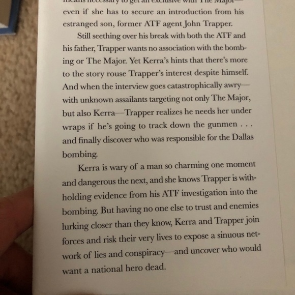 Sandra Brown -SEEING RED and TAILSPIN & LETHAL - Picture 5 of 14